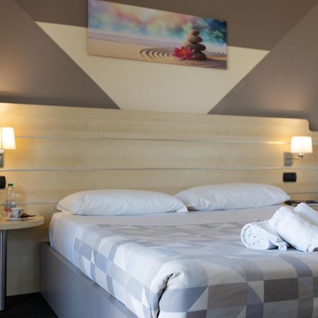 Hotel Giallo Noceto Kültér fotó